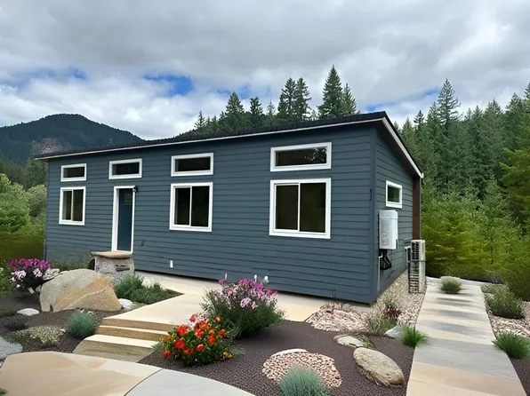 71 Edgewater Dr, Carson, WA 98610