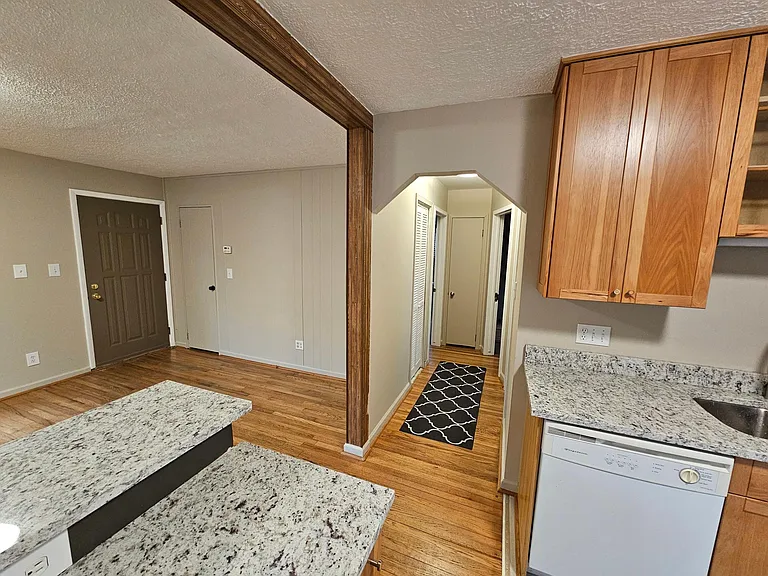 568 E Hudson Ave — Photo 9