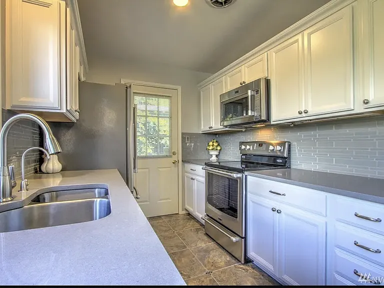 15619 SE 9th St — Photo 2