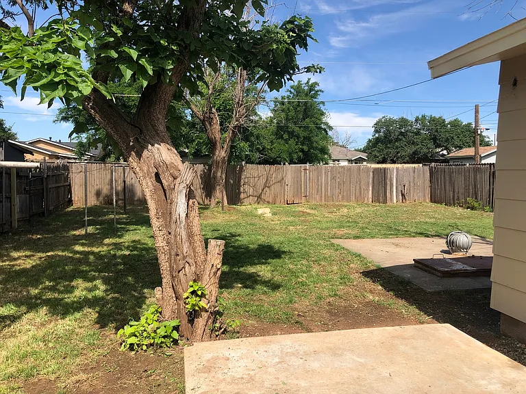 109 N Uvalde Ave — Photo 20