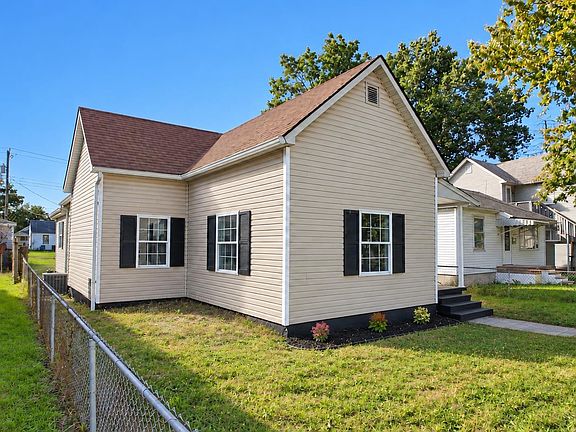 2nd image of 1031 S Delphos St