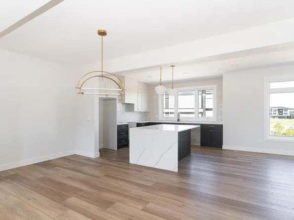 7121 May Cres NW #42, Edmonton, AB T6R 0X2