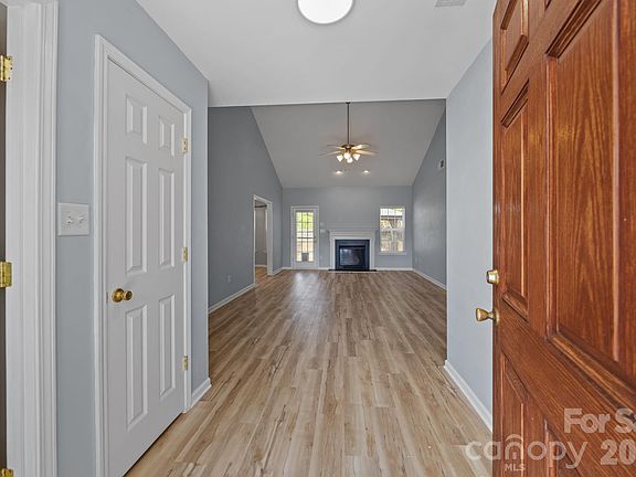 4th image of 417 Deerfield Dr