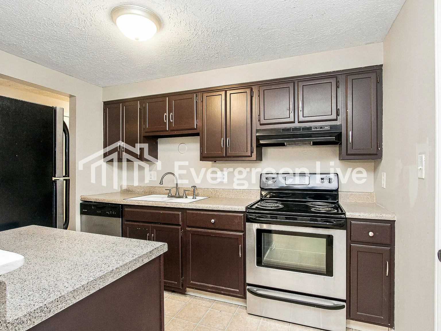 4 bed, 2.0 bath, 1606 sqft, $1,795 — Photo 4
