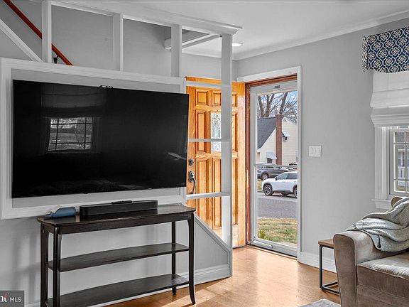 3rd image of 47 McLean St