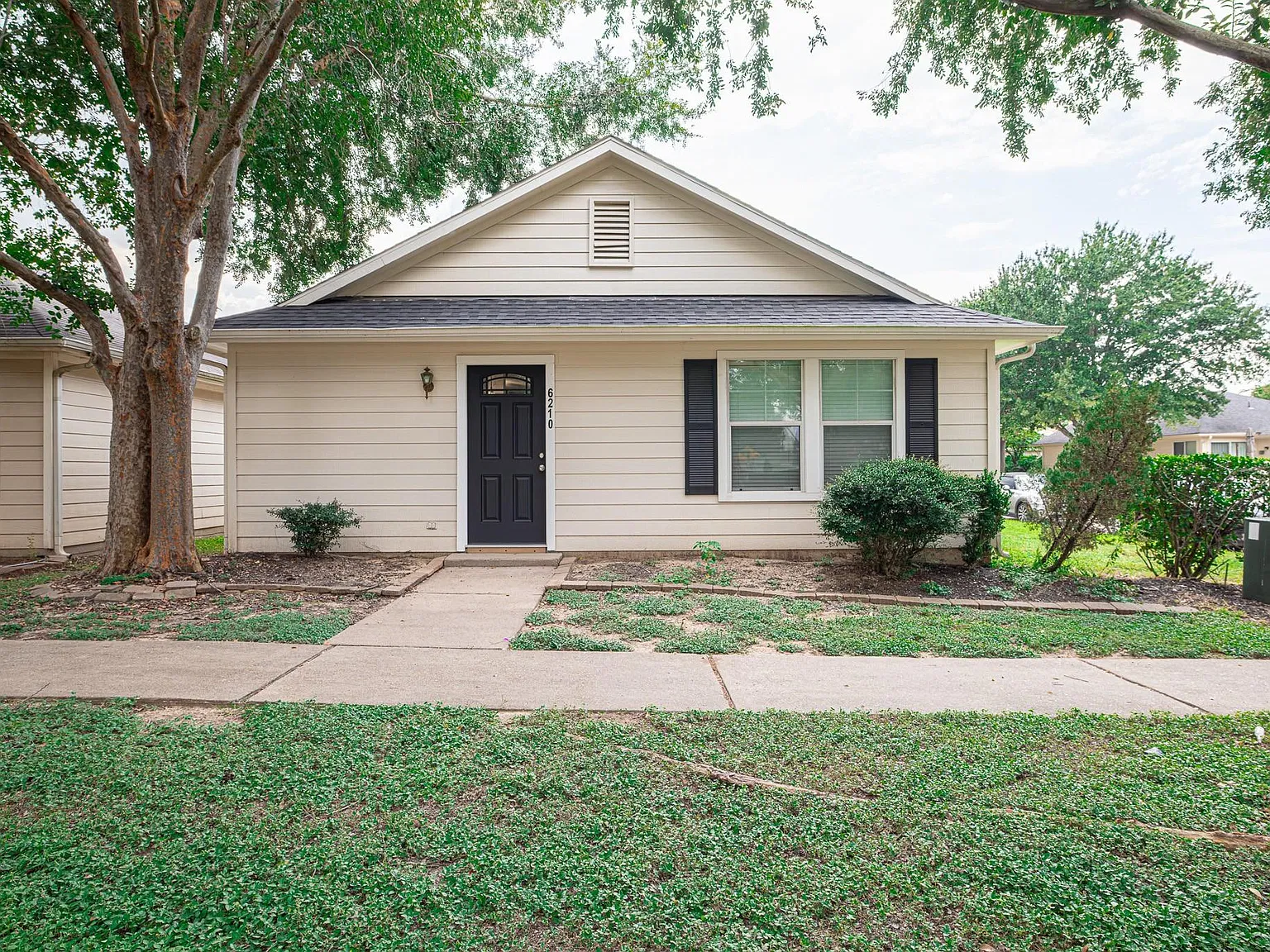 3 bed, 2.0 bath, 1008 sqft, $1,775 — Photo 1