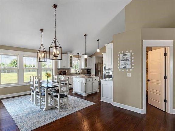 5th image of 3404 NE 88th Ct