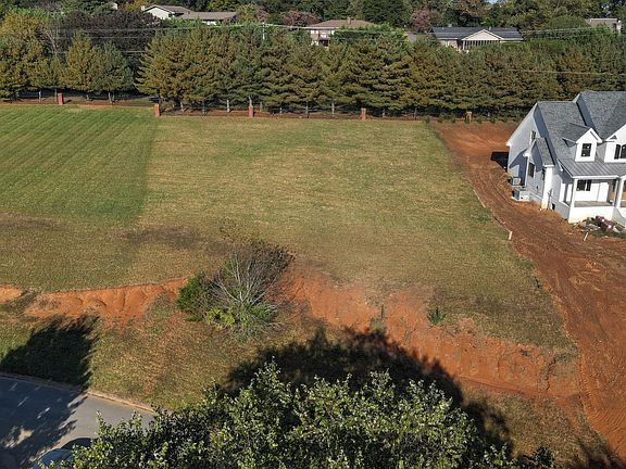 3rd image of 1134 Stonehenge Dr Lot 23