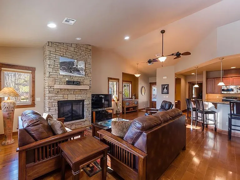 160 Trimble Crossing Dr — Photo 6