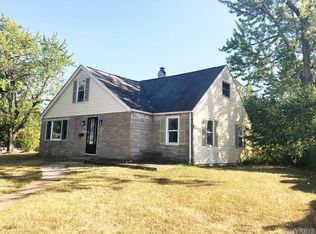 2 Elm Cir, Amherst, NY 14226