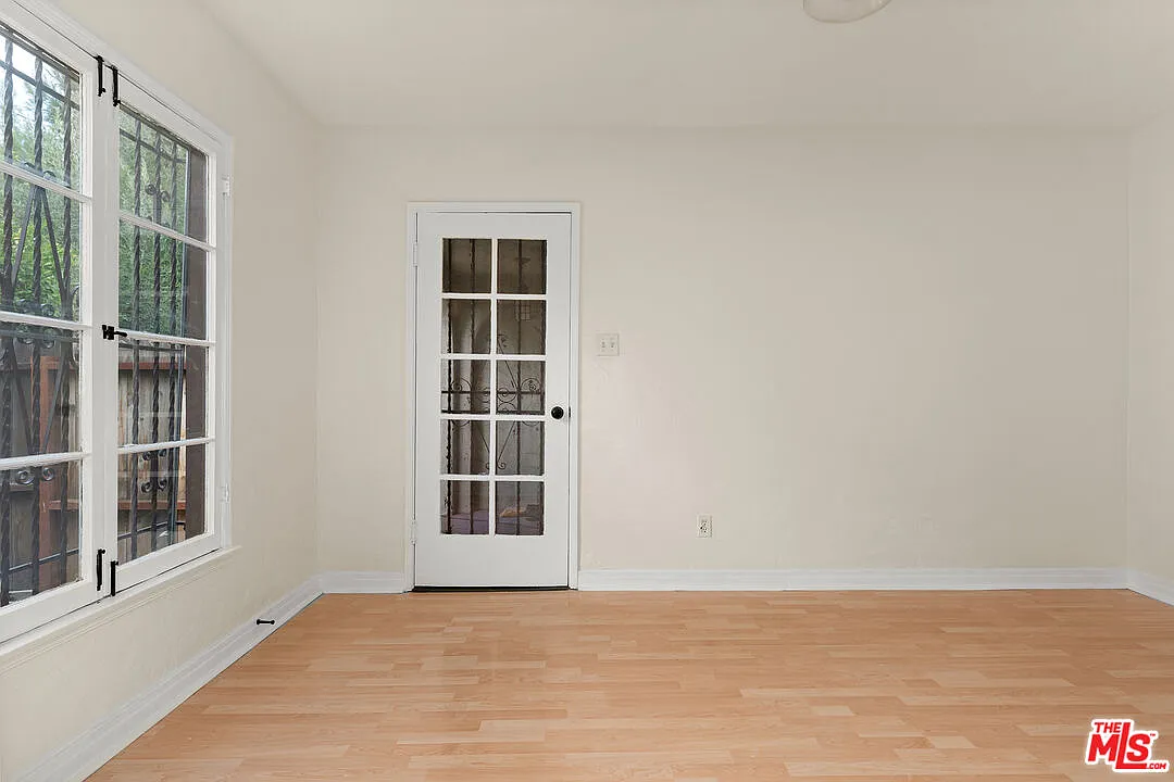 1 bed, 1.0 bath, 970 sqft, $3,300 — Photo 2