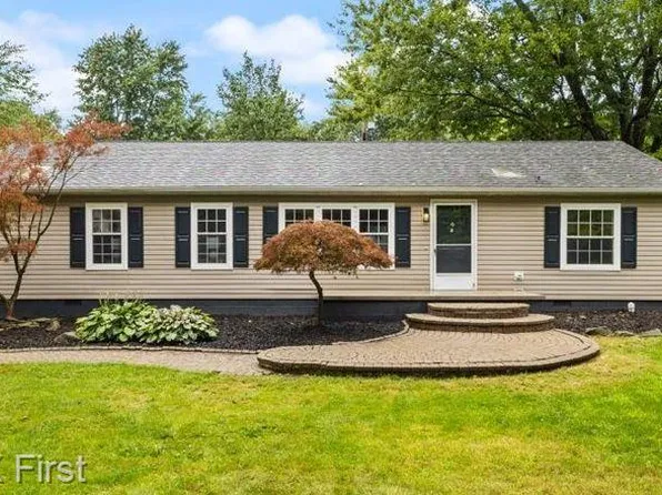 9216 Maple Rd, Algonac, MI 48001