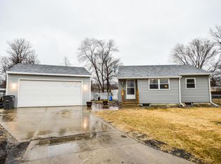 415 Sunrise Cir, Moorhead, MN 56560