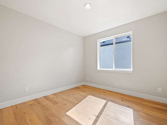 5th image of 602 Caridad Ct