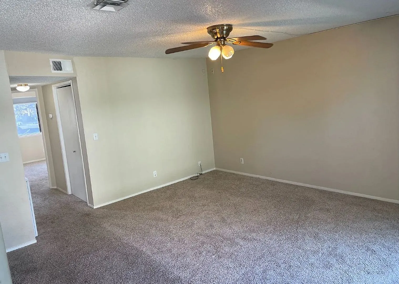 2 Beds 1 Bath — Photo 3
