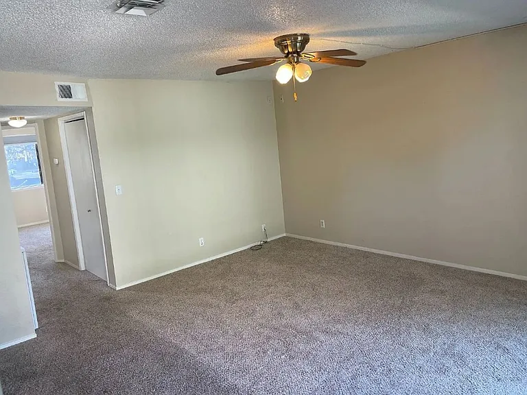 458 Nord Ave #12 — Photo 3