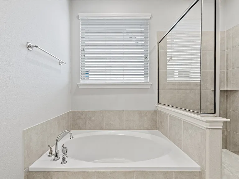 912 Slate Ln — Photo 12