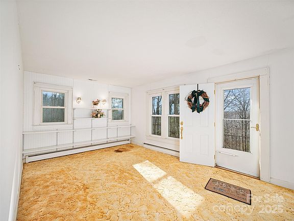 3rd image of 35 Smith Ridge Dr