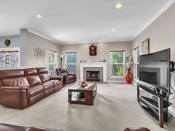 5th image of 240 Hearthstone Dr