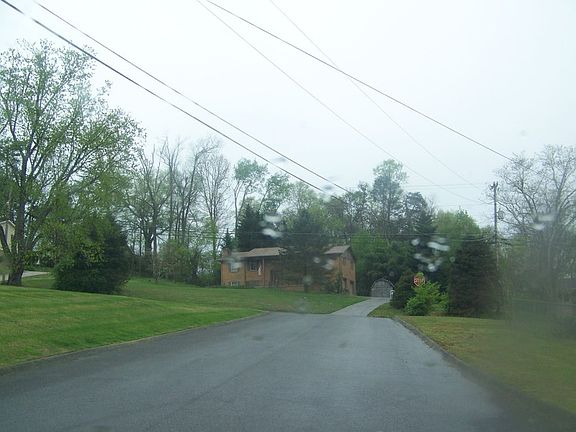 4th image of 732 Greenwood Dr