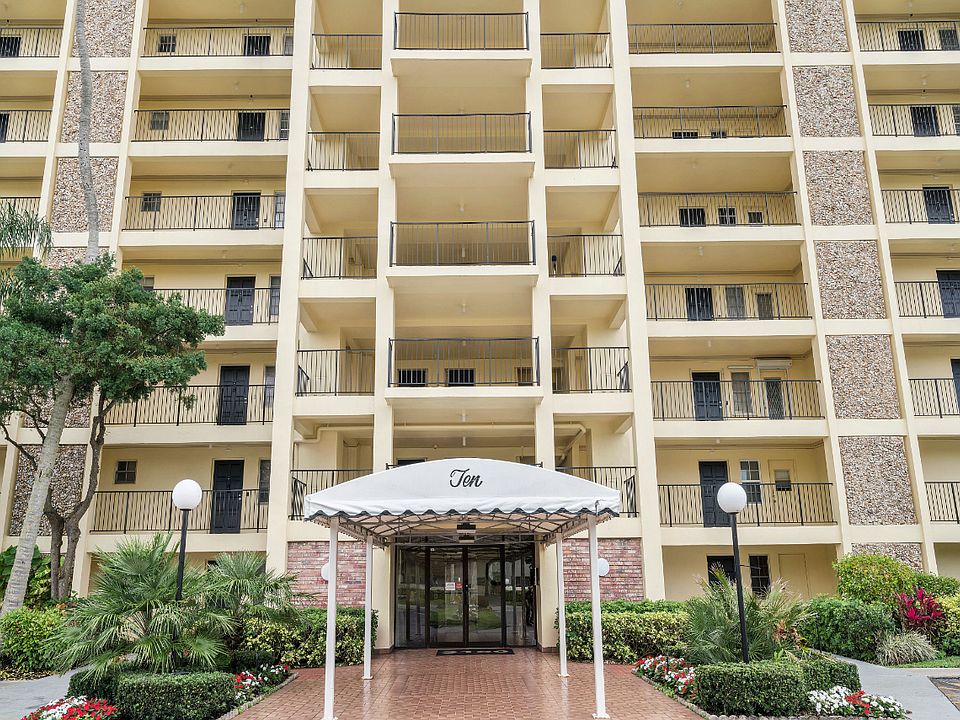 1st image of 3150 N Palm Aire Dr APT 104