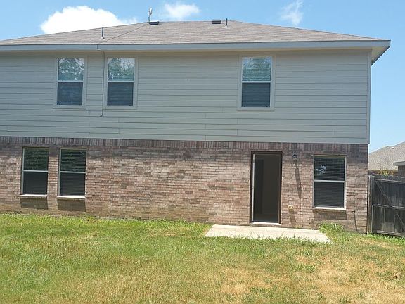 4th image of 1040 Churchill Dr