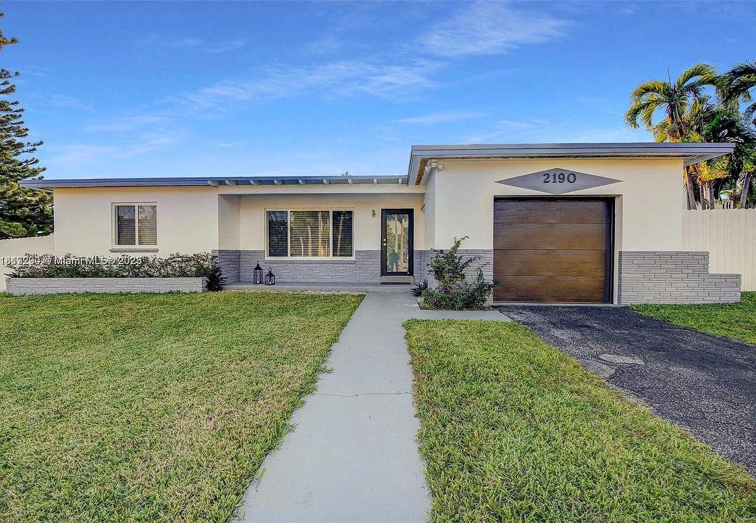 3 bed, $4,000 — Photo 1