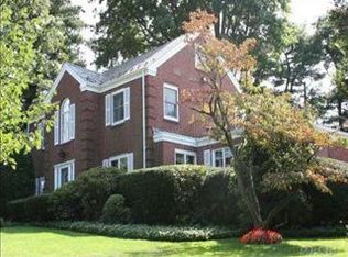 24 Highfield Rd, Glen Cove, NY 11542