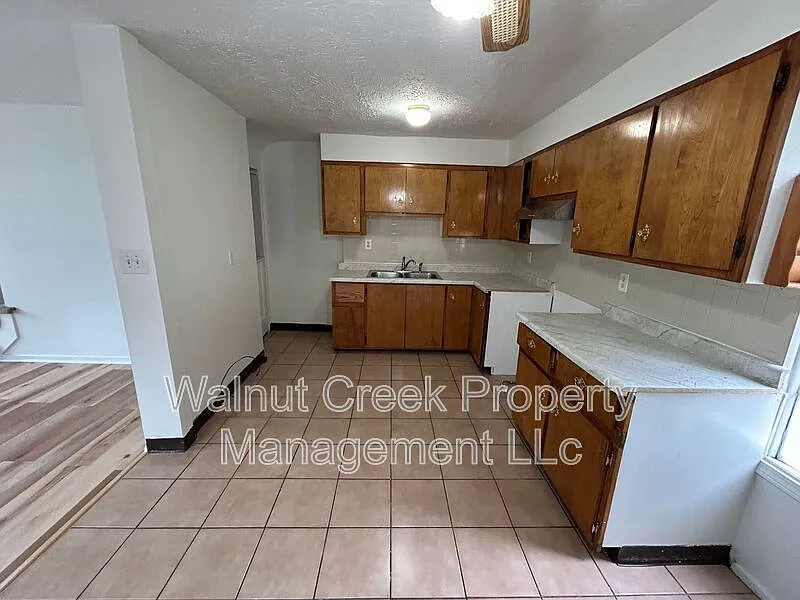 14018 Cayuga Ct