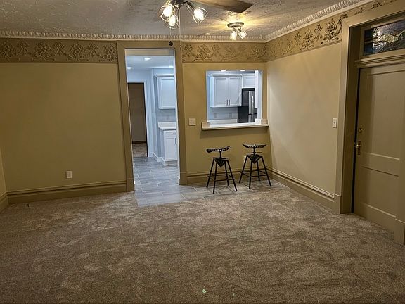 4th image of 2-125 Coddington Pl