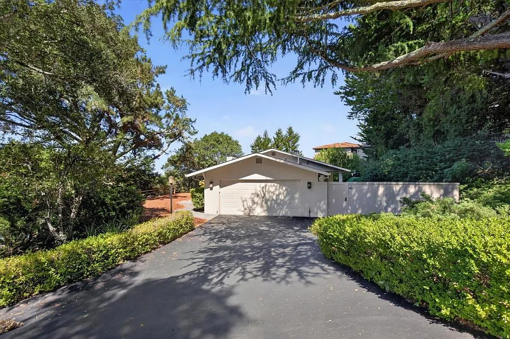 3 bed, 2.5 bath, 2250 sqft, $9,500 — Photo 3