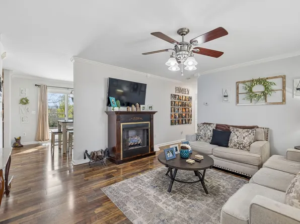 2910 Edge Park Ct, Columbia, TN 38401