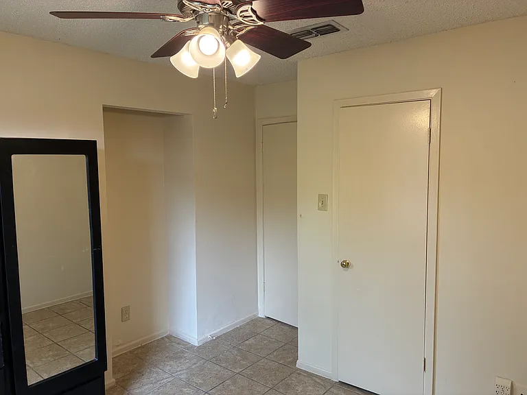 1219 Truman Ln — Photo 11