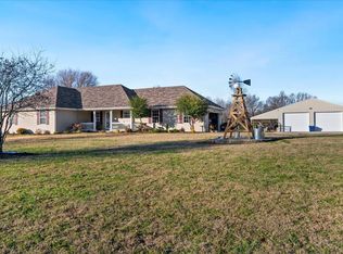 5695 S 182nd Rd, Brighton, MO 65617