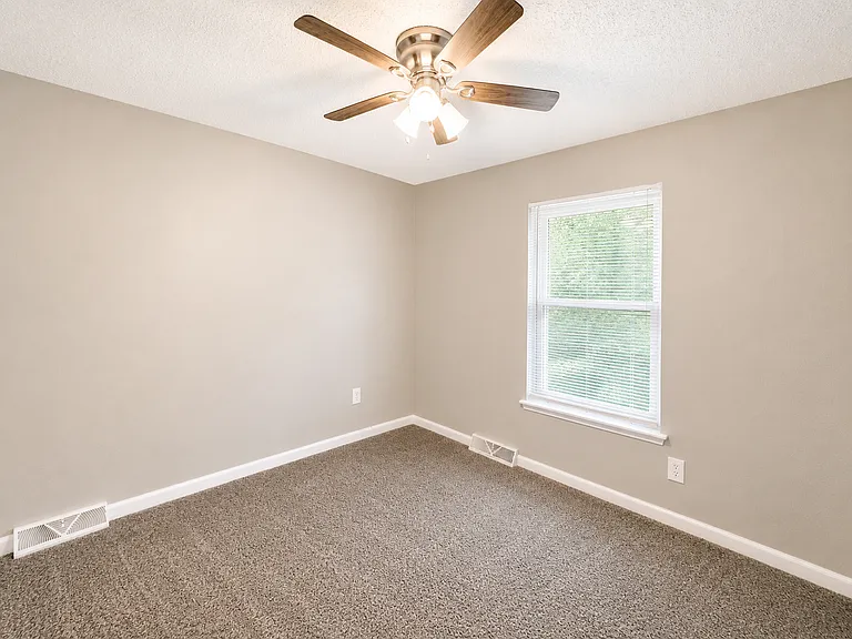 339 N Kendall Dr — Photo 7