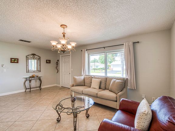 5th image of 19468 Delaware Cir