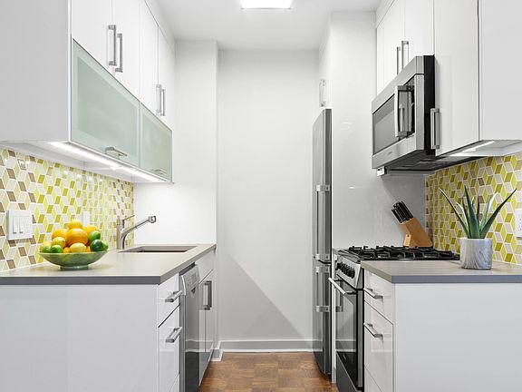 3rd image of 10 W 66th St APT 4H