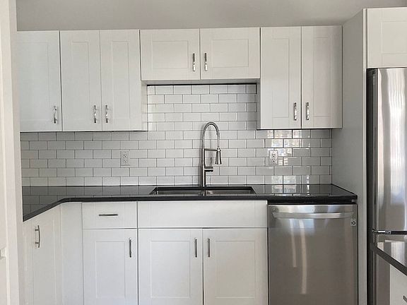 4th image of 681 Partington Ave