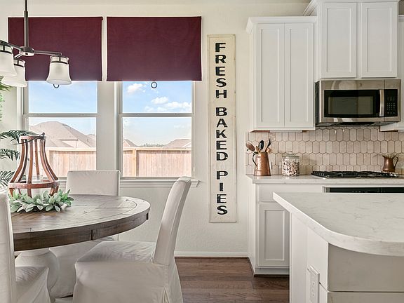 Stunning kitchen and dining area