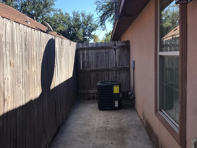 2101 Bahamas Dr #3 — Photo 18