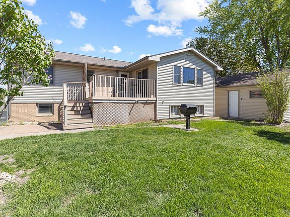 4th image of 400 E Southview Dr