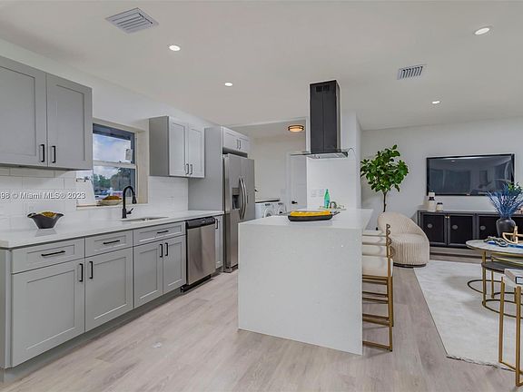 3rd image of 6800 Merion Pl