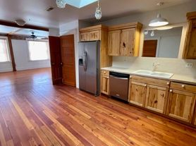 Bond St., 1033 NW - 01033-BOND