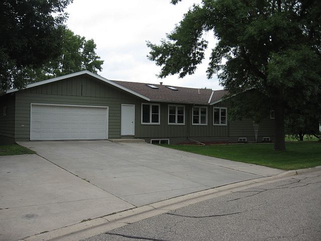 1st image of 213 Lakeview Dr