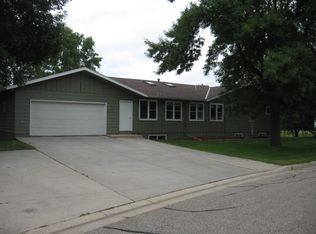 213 Lakeview Dr, Eagle Lake, MN 56024