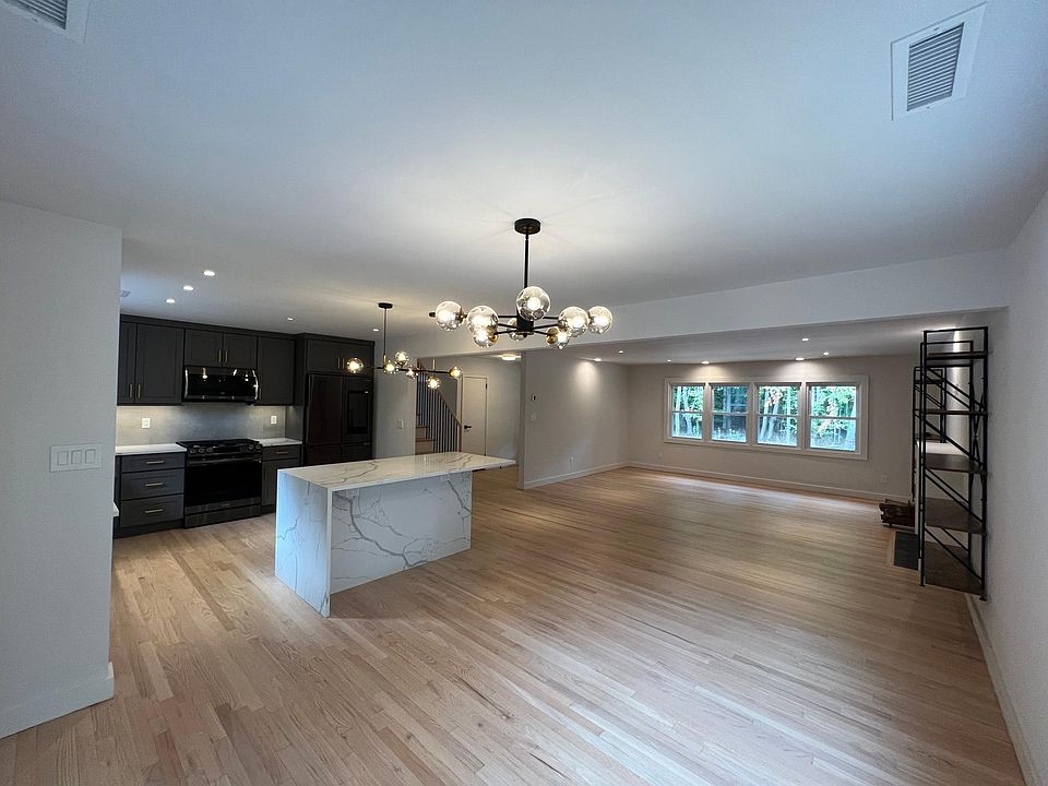 Kitchen & Family room & Breakfast room