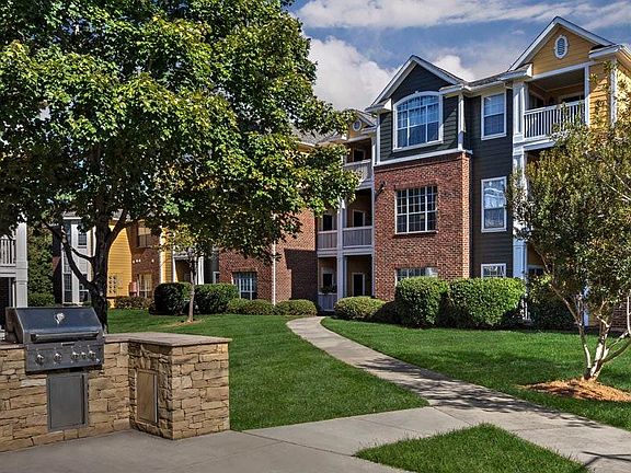 5th image of 1027 Saluda Ct #1027