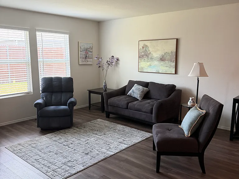 2910 Acacia Dr — Photo 5
