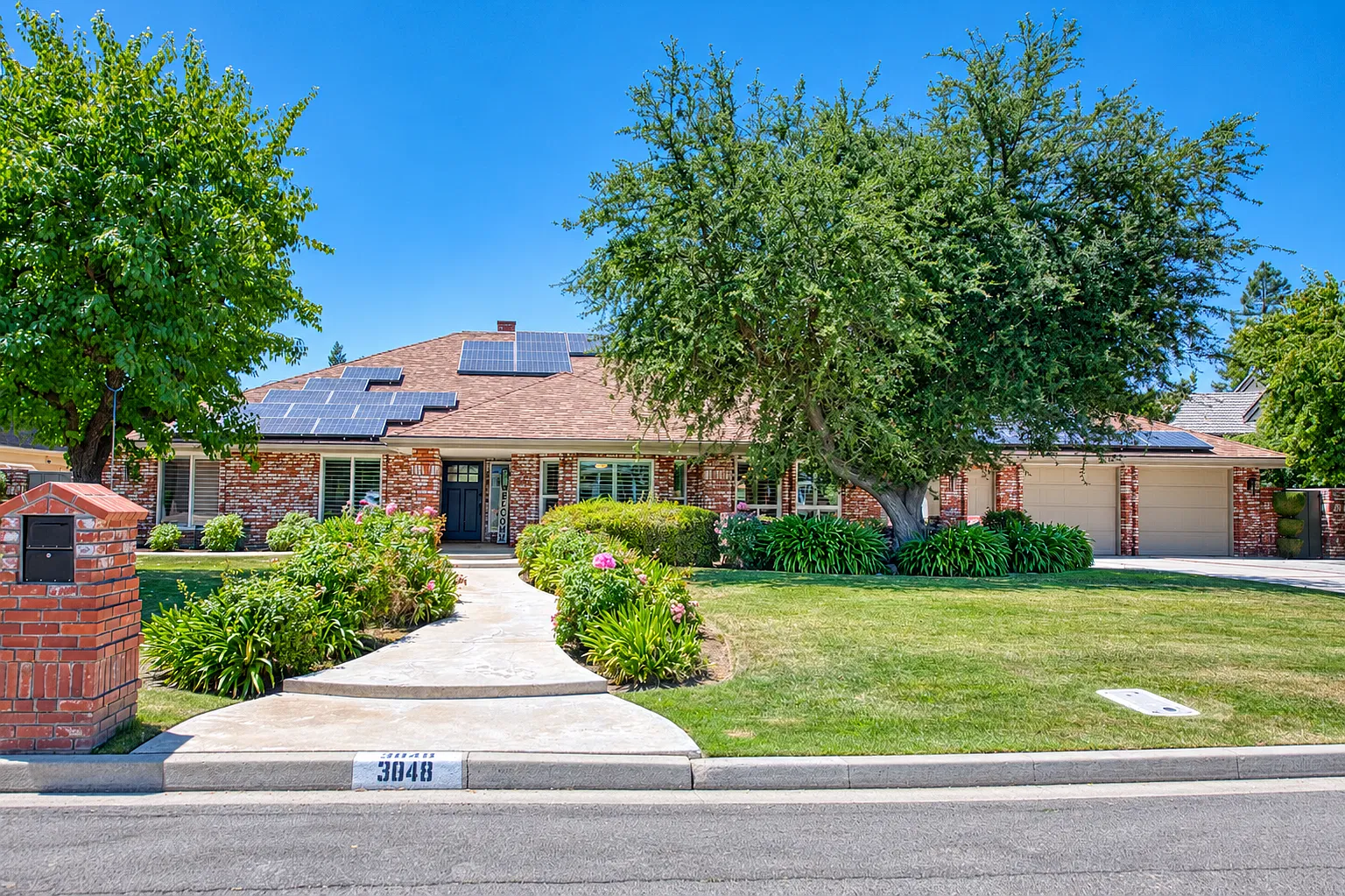 5 bed, 3702 sqft, $4,395 — Photo 1