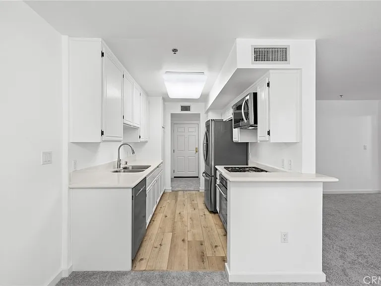 4501 Cedros Ave — Photo 24